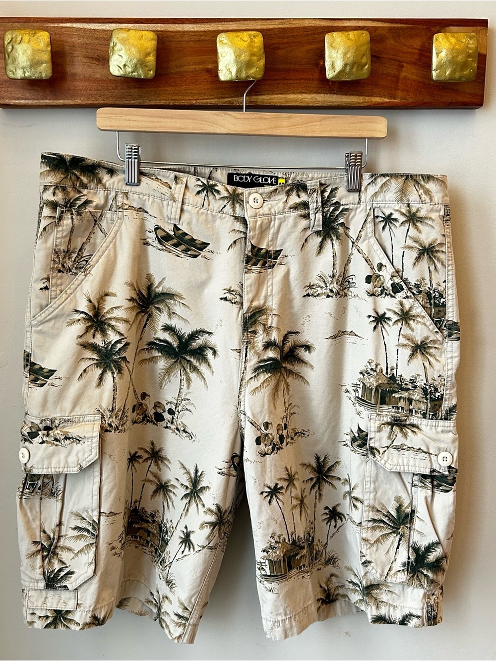 Body Glove Hawaiian Cargo Shorts Men’s 40 Palm Tree Beige